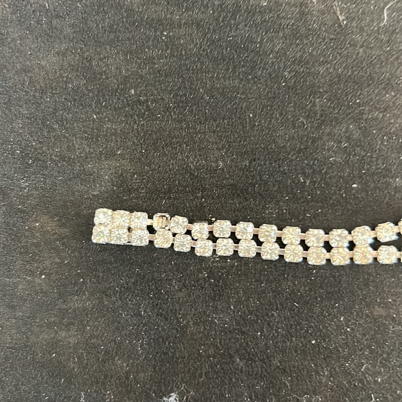 Vintage signed Kramer of New York clear crystal rhinestone bracelet - Picture 5 of 6
